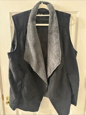 No Boundaries Black Vest with Gray Sherpa Shawl Collar